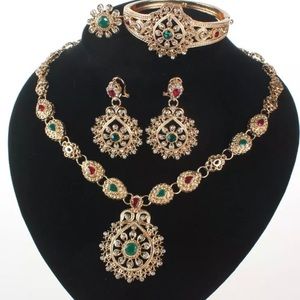 Lovely full necklace set
